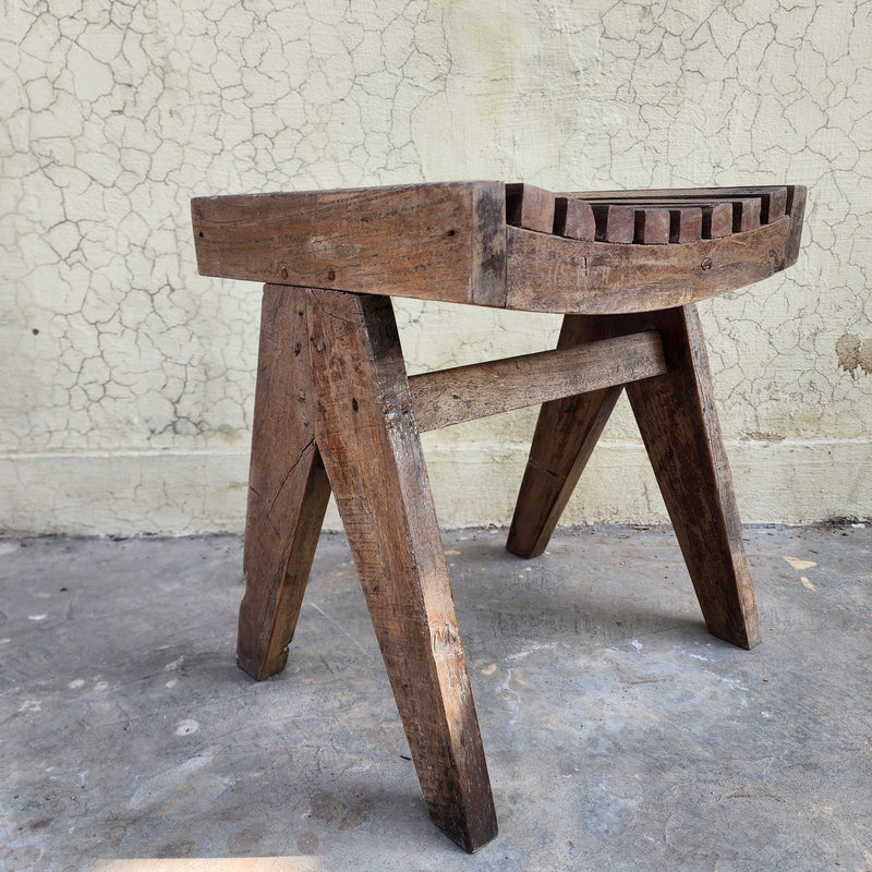 Low V-leg Slatted stool